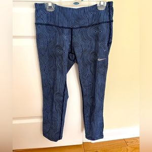 Nike Pattern Crop Workout Legging Size Small